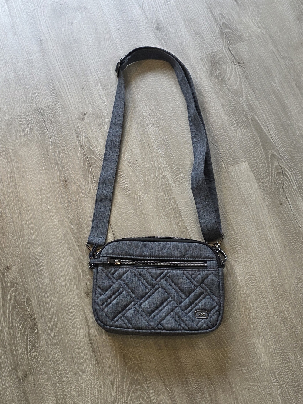 LUG Super Coupe Gray Criss Cross 8 x 6 x 2 Crossbody Shoulder Belt Bag NWOT - Picture 2 of 7